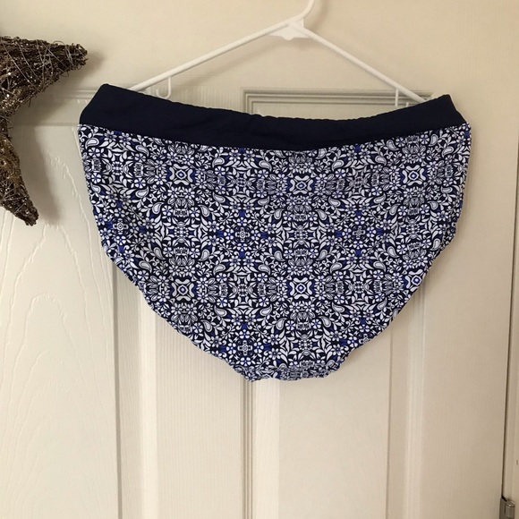 Lands’ End swimsuit bottom size 12 NWOT - Picture 2 of 4